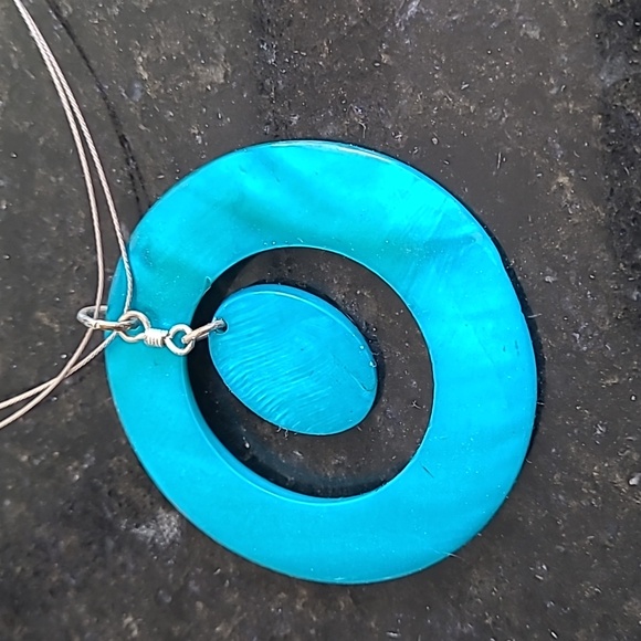 Necklace with enamel turquoise colour circle - Picture 5 of 5
